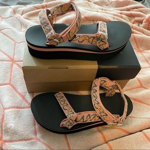 Teva Universal Flatform Ziggy rose tan